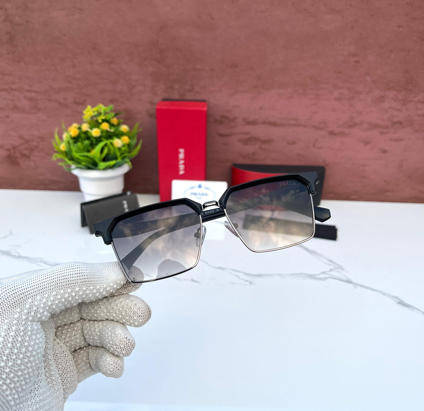 PRADA SUNGLASS