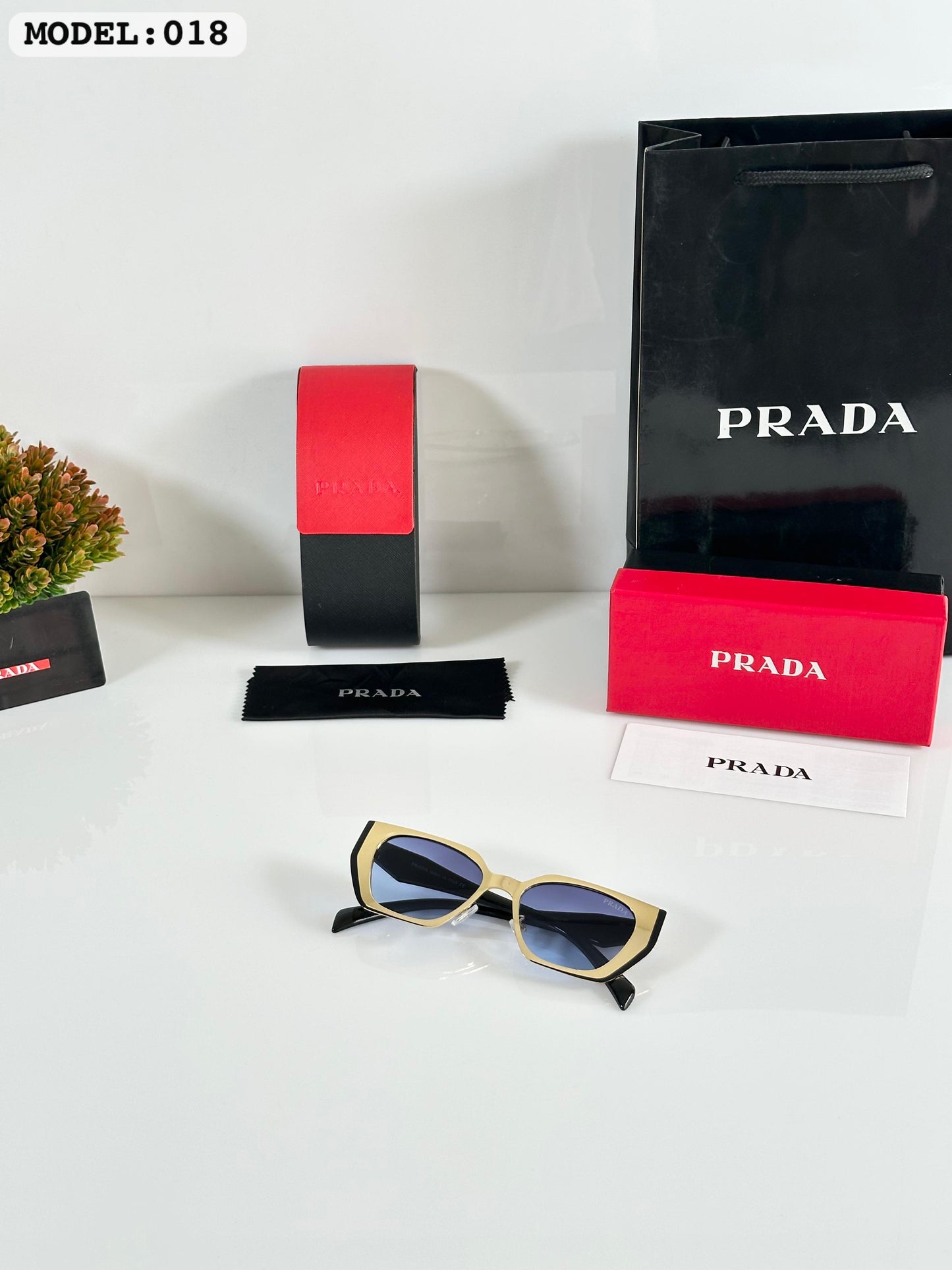 PRADA SUNGLASS
