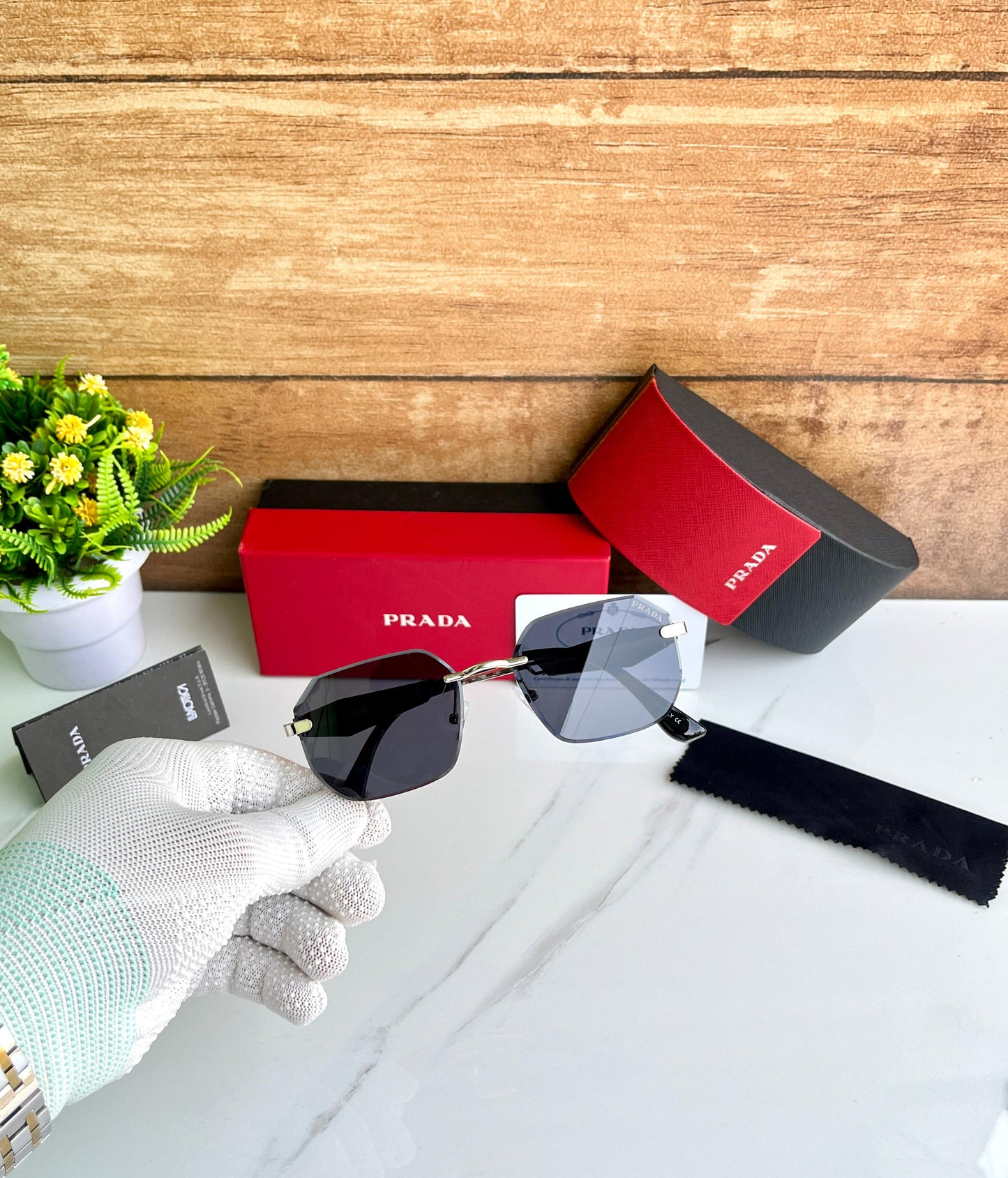 PRADA SUNGLASS