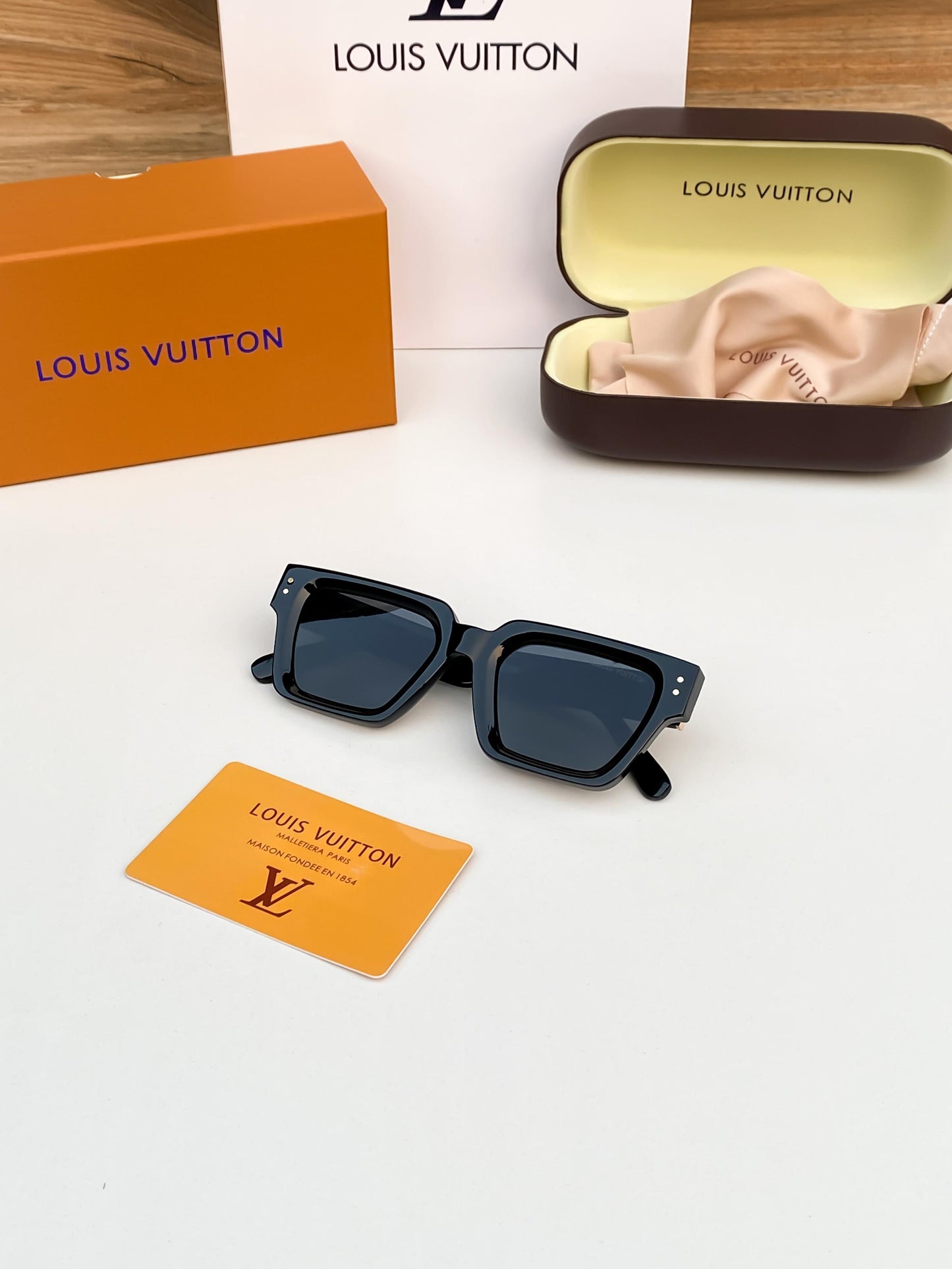 LV SUNGLASS