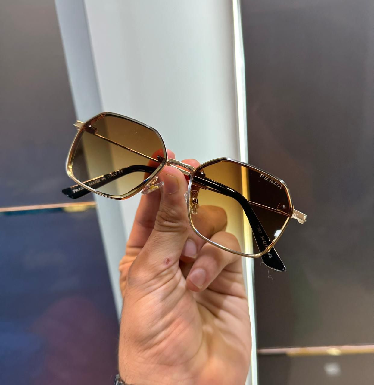 PRADA SUNGLASS
