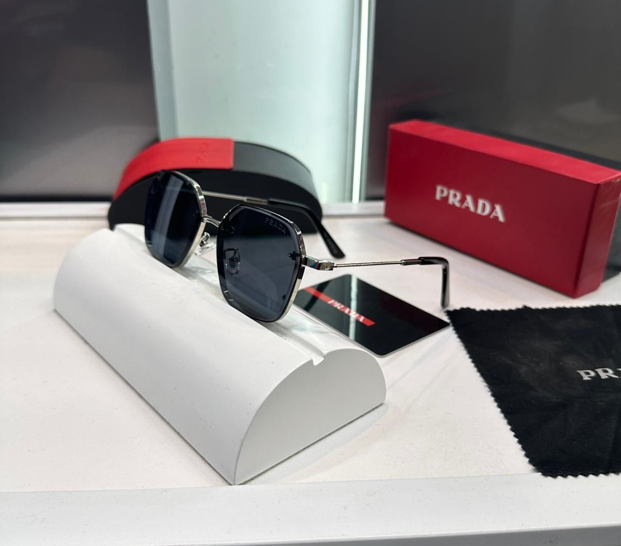 PRADA SUNGLASS